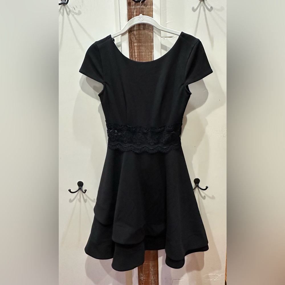 Elegant Black Lace Trim Dress for Juniors